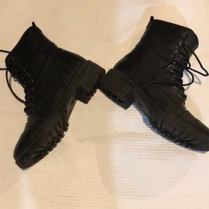 Universal Thread Lace up/zipper Boot Sz 7